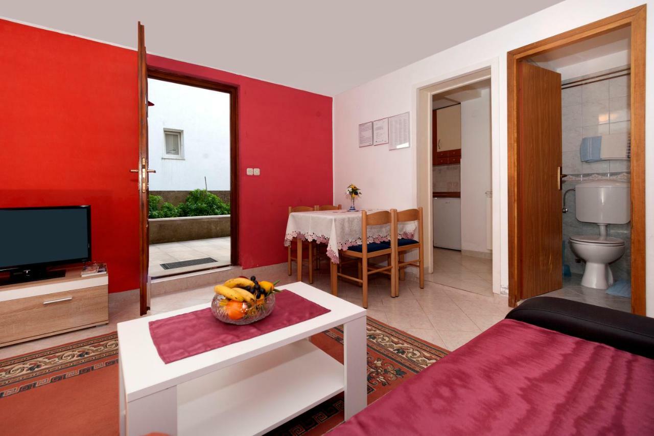 פורץ Mihaela Apartments מראה חיצוני תמונה